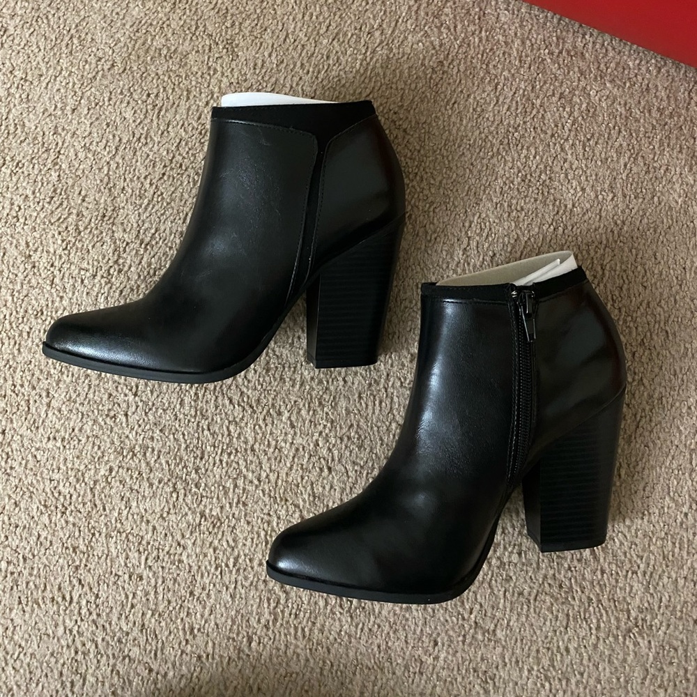 charles jourdan heel boots in Black size 7